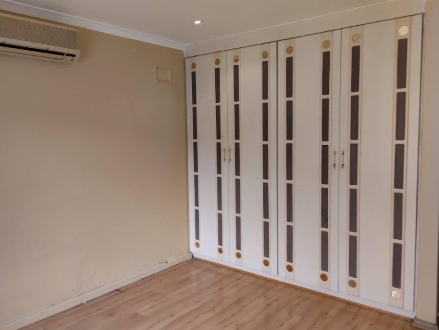 2 Bedroom Property for Sale in Sherwood KwaZulu-Natal