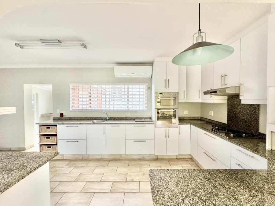 To Let 4 Bedroom Property for Rent in Durban North KwaZulu-Natal