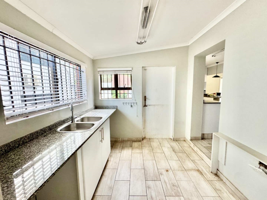 To Let 4 Bedroom Property for Rent in Durban North KwaZulu-Natal
