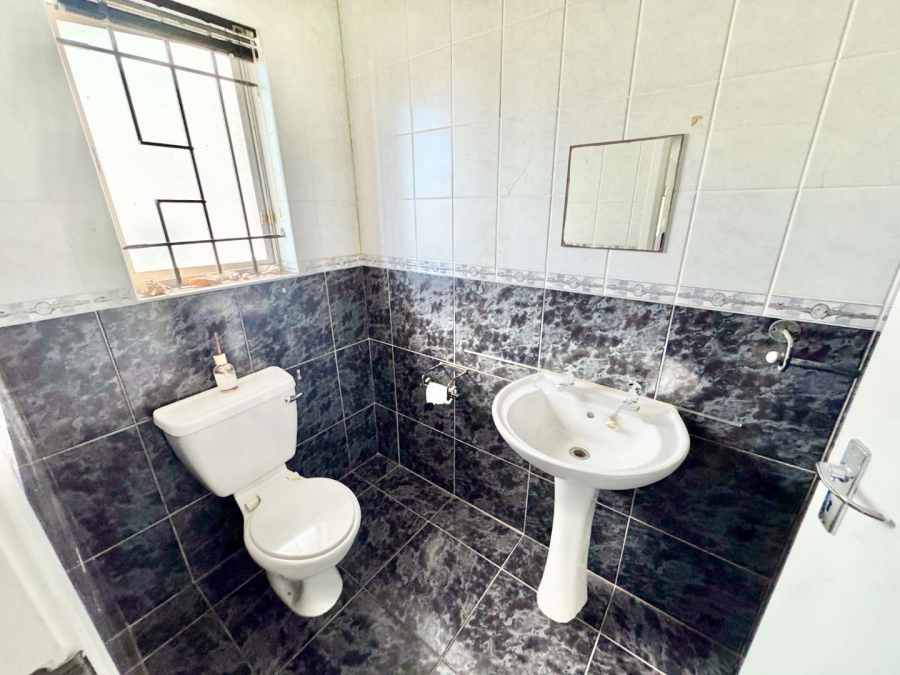 To Let 4 Bedroom Property for Rent in Durban North KwaZulu-Natal
