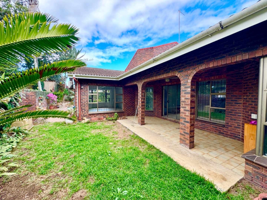 To Let 4 Bedroom Property for Rent in Durban North KwaZulu-Natal