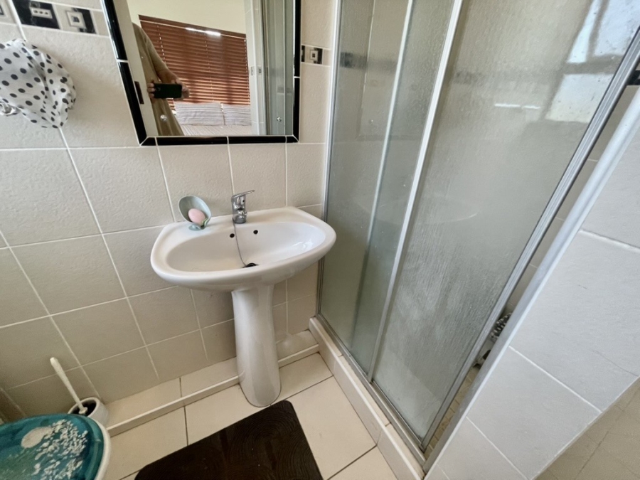 To Let 5 Bedroom Property for Rent in Herrwood Park KwaZulu-Natal