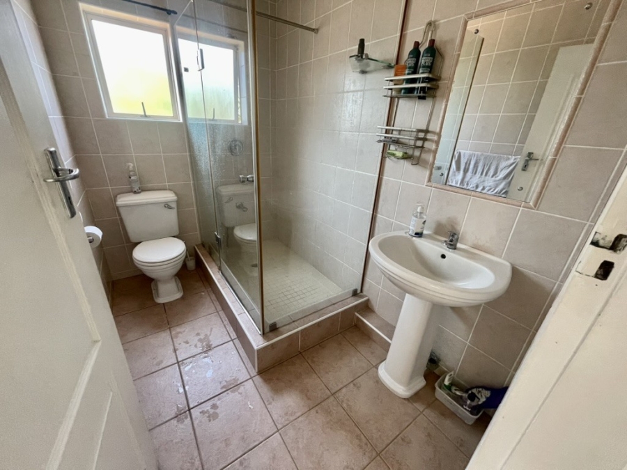 To Let 5 Bedroom Property for Rent in Herrwood Park KwaZulu-Natal