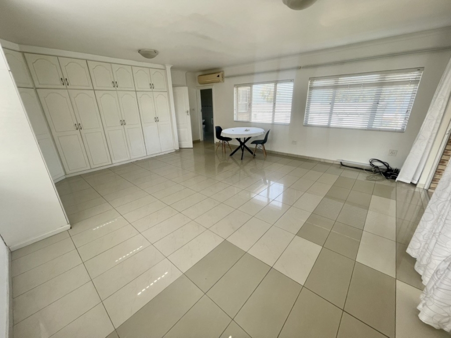 To Let 5 Bedroom Property for Rent in Herrwood Park KwaZulu-Natal