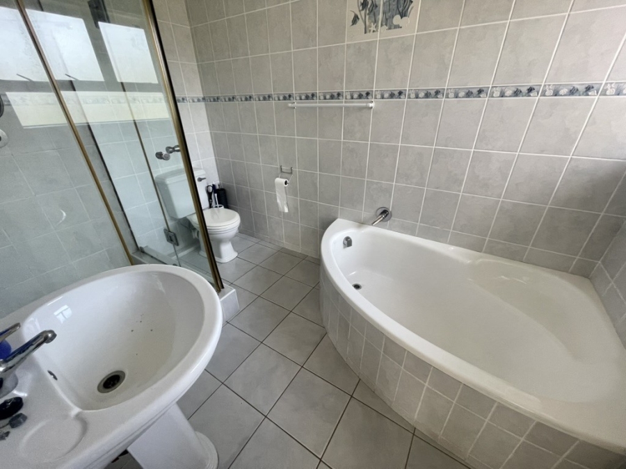 To Let 5 Bedroom Property for Rent in Herrwood Park KwaZulu-Natal