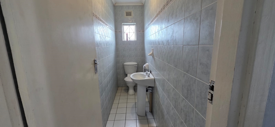 To Let 4 Bedroom Property for Rent in Bluff KwaZulu-Natal