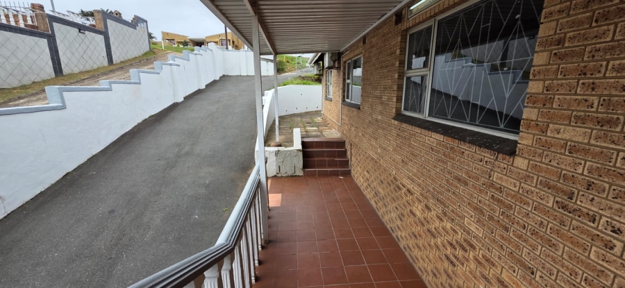To Let 4 Bedroom Property for Rent in Bluff KwaZulu-Natal