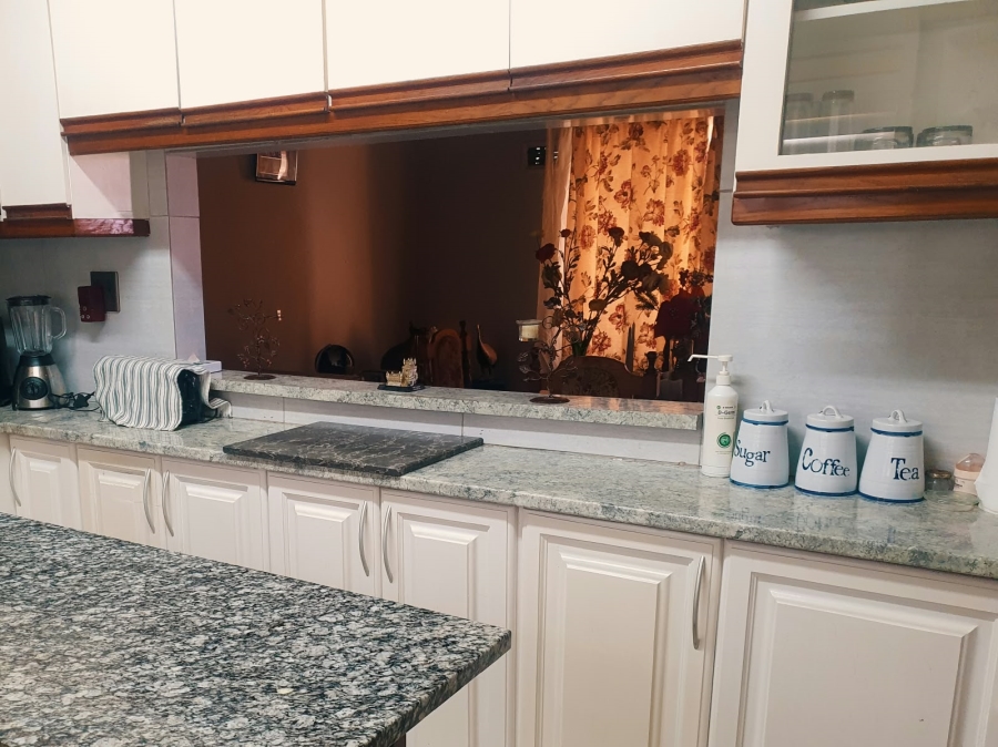 5 Bedroom Property for Sale in Havenside KwaZulu-Natal