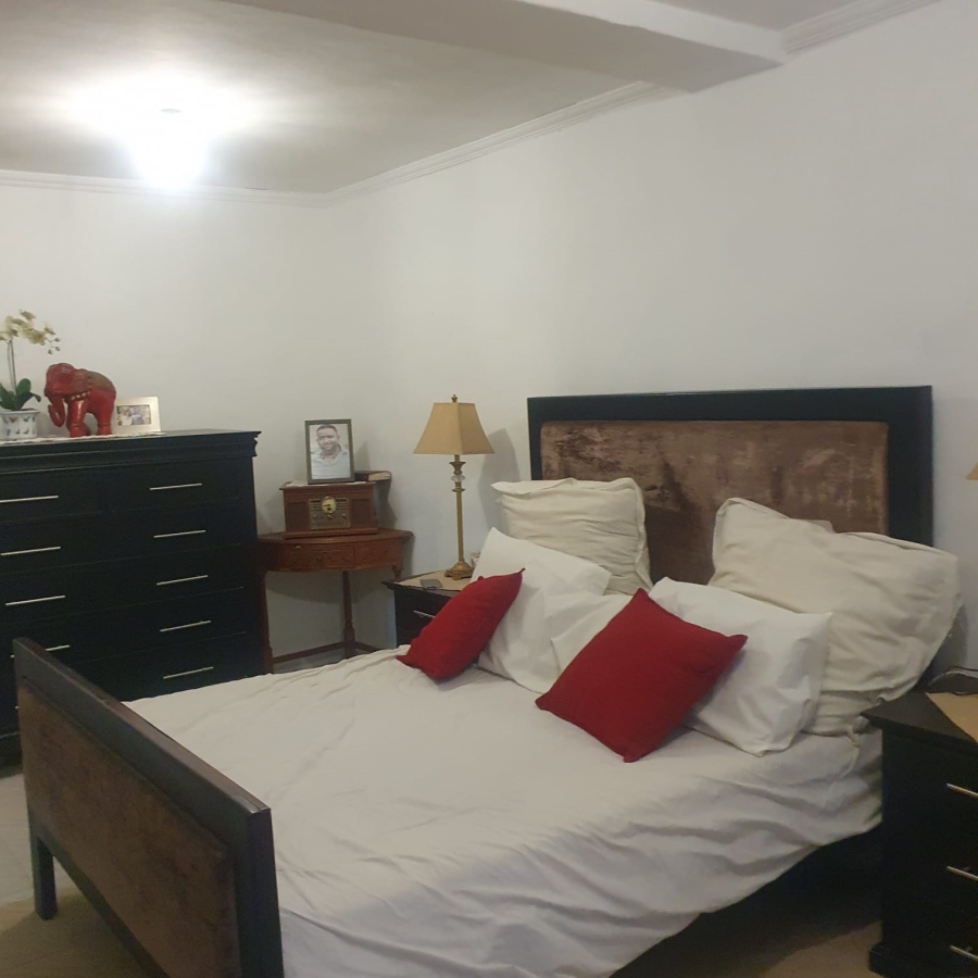 5 Bedroom Property for Sale in Havenside KwaZulu-Natal