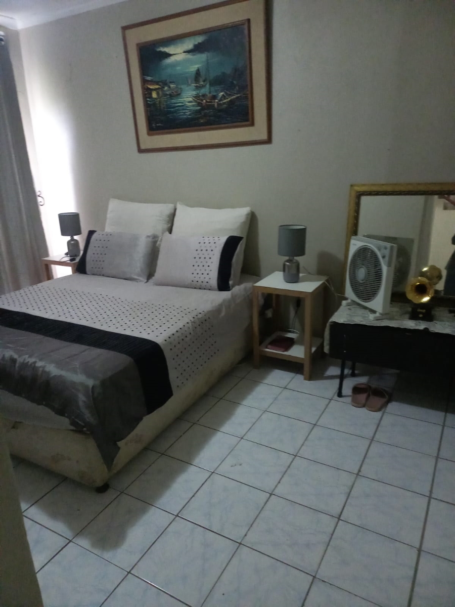 5 Bedroom Property for Sale in Havenside KwaZulu-Natal