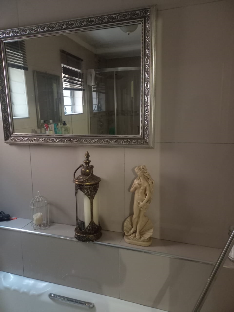 5 Bedroom Property for Sale in Havenside KwaZulu-Natal