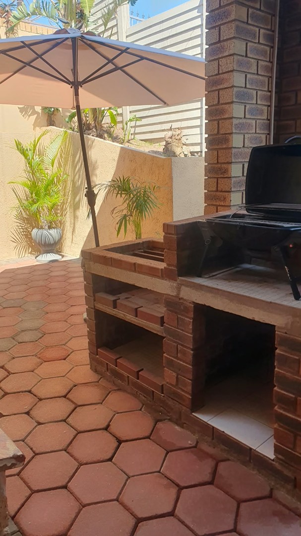 5 Bedroom Property for Sale in Havenside KwaZulu-Natal