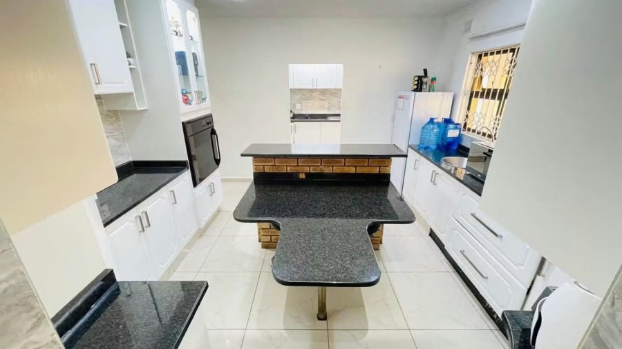 5 Bedroom Property for Sale in Cato Manor KwaZulu-Natal