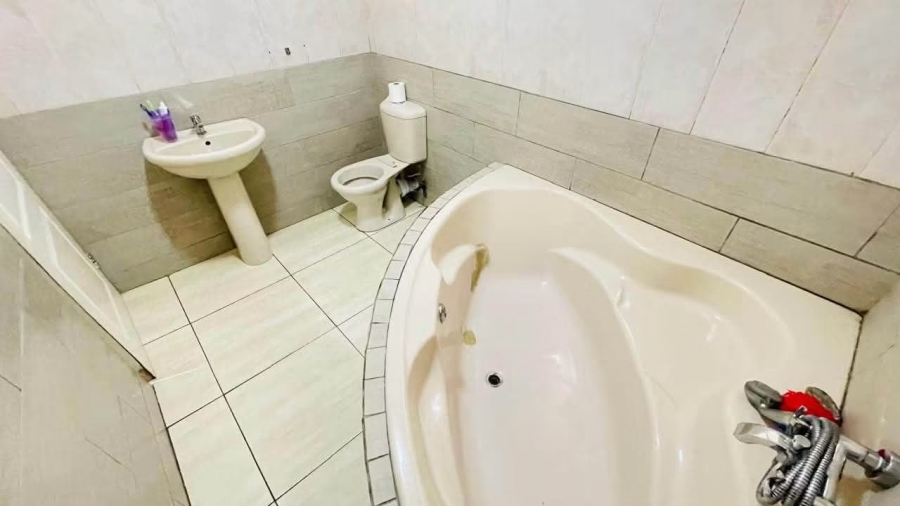 5 Bedroom Property for Sale in Cato Manor KwaZulu-Natal