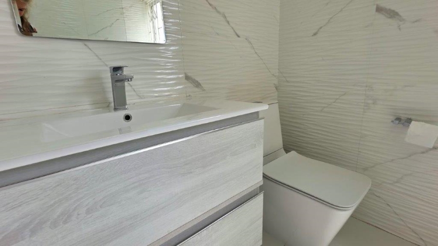 2 Bedroom Property for Sale in Umhlanga KwaZulu-Natal