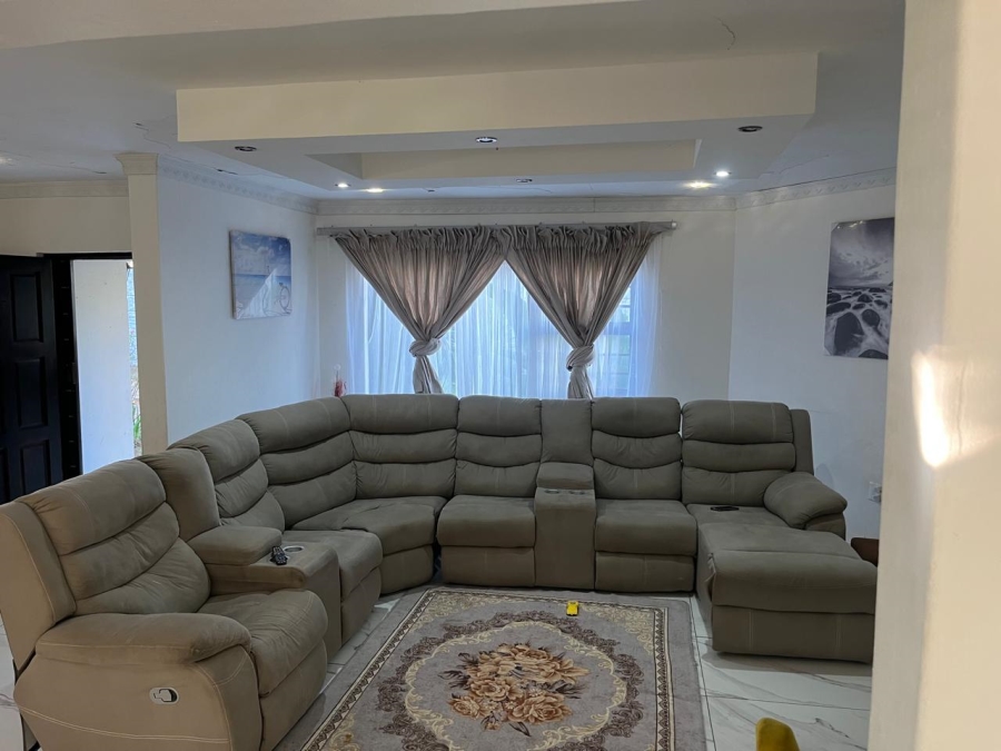 3 Bedroom Property for Sale in Aviary Hill KwaZulu-Natal