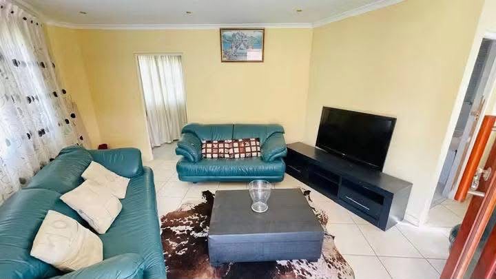 6 Bedroom Property for Sale in Umlazi KwaZulu-Natal