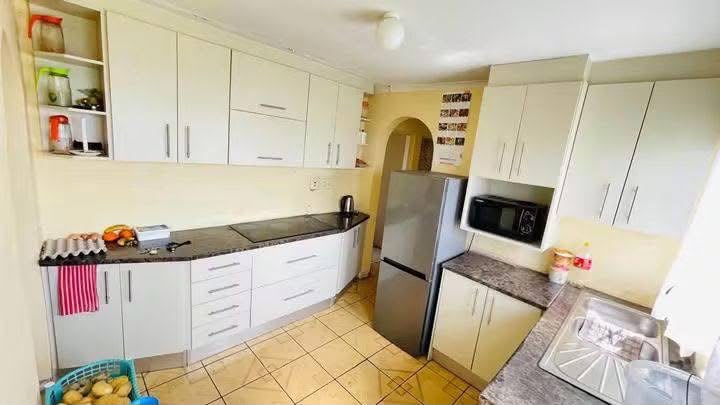 6 Bedroom Property for Sale in Umlazi KwaZulu-Natal