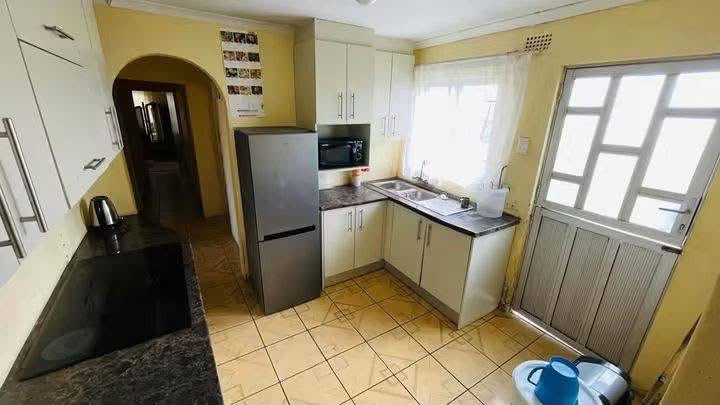 6 Bedroom Property for Sale in Umlazi KwaZulu-Natal
