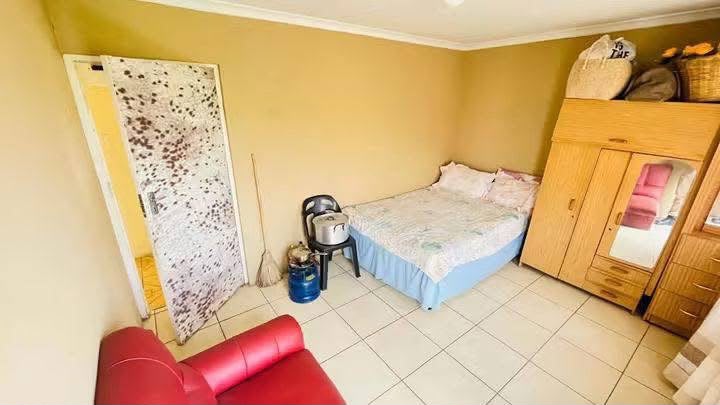 6 Bedroom Property for Sale in Umlazi KwaZulu-Natal