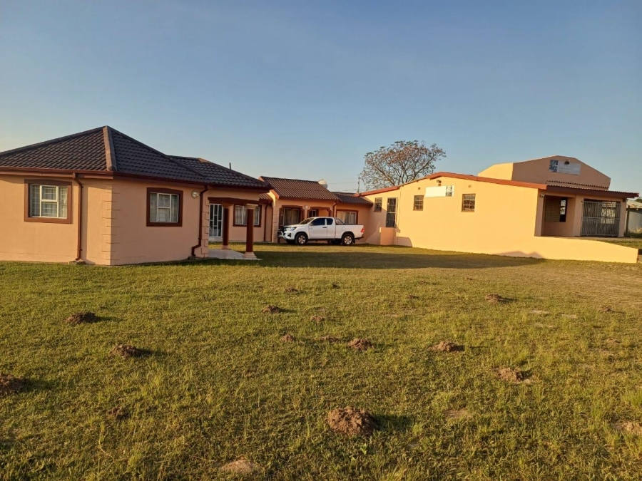 6 Bedroom Property for Sale in Umlazi KwaZulu-Natal