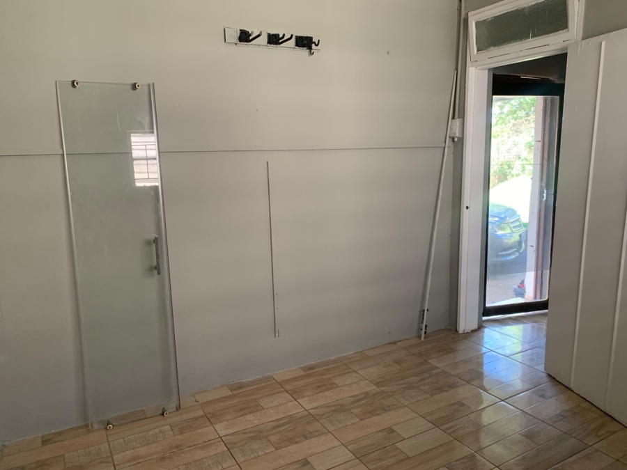To Let 1 Bedroom Property for Rent in Napierville KwaZulu-Natal