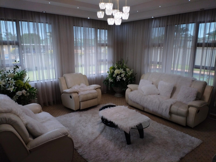 5 Bedroom Property for Sale in Somerset Park KwaZulu-Natal