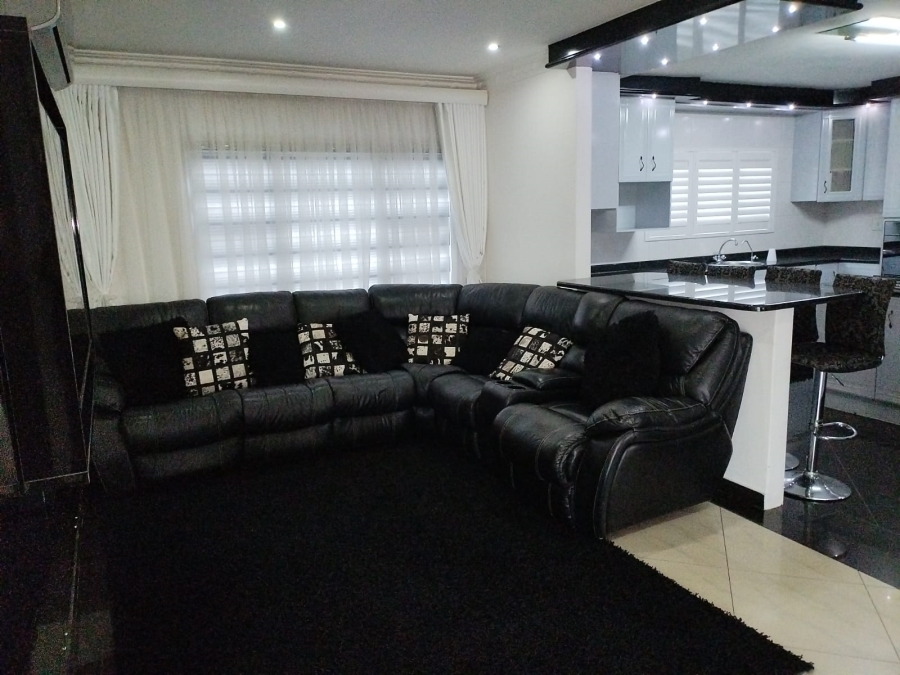 5 Bedroom Property for Sale in Somerset Park KwaZulu-Natal