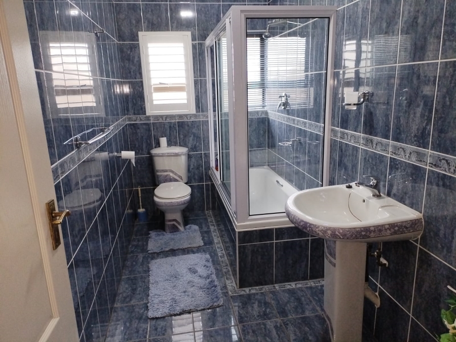 5 Bedroom Property for Sale in Somerset Park KwaZulu-Natal