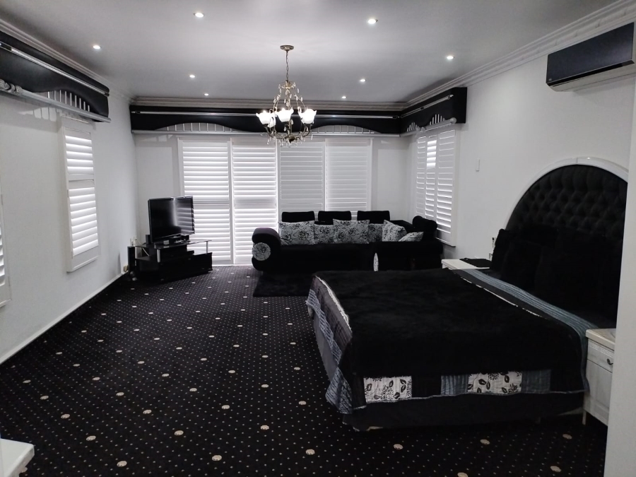 5 Bedroom Property for Sale in Somerset Park KwaZulu-Natal