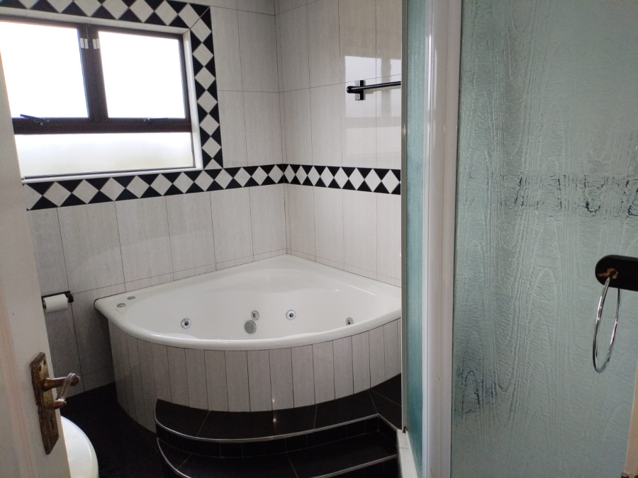 5 Bedroom Property for Sale in Somerset Park KwaZulu-Natal