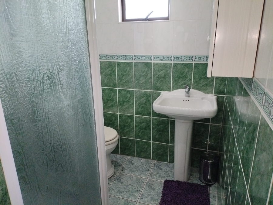 5 Bedroom Property for Sale in Somerset Park KwaZulu-Natal