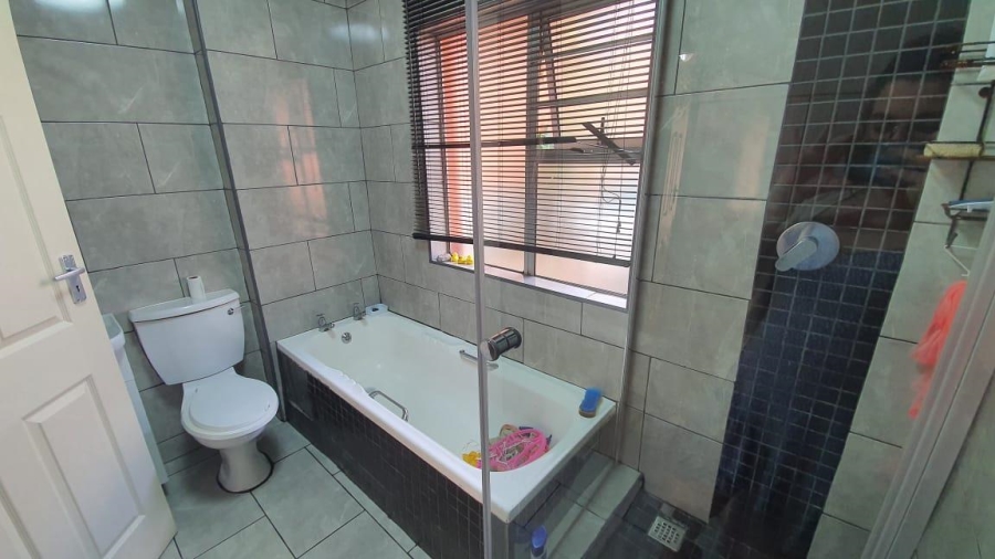 To Let 3 Bedroom Property for Rent in Wildenwide KwaZulu-Natal