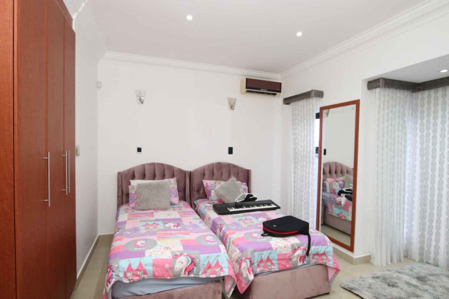 6 Bedroom Property for Sale in Glen Ashley KwaZulu-Natal