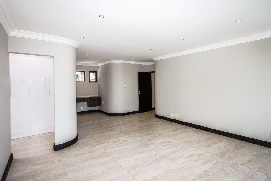 To Let 6 Bedroom Property for Rent in La Lucia KwaZulu-Natal