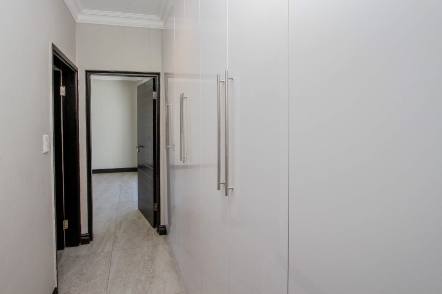 To Let 6 Bedroom Property for Rent in La Lucia KwaZulu-Natal