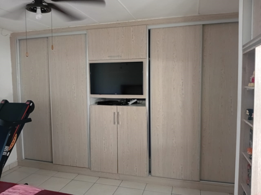 4 Bedroom Property for Sale in Athlone Park KwaZulu-Natal