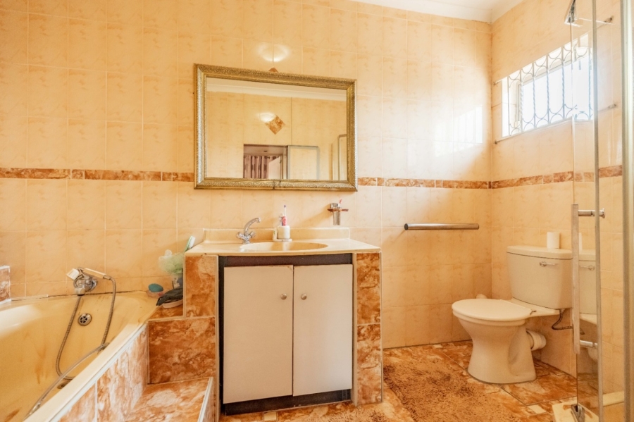 7 Bedroom Property for Sale in Reservoir Hills KwaZulu-Natal