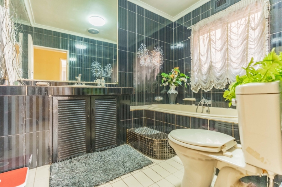 7 Bedroom Property for Sale in Reservoir Hills KwaZulu-Natal