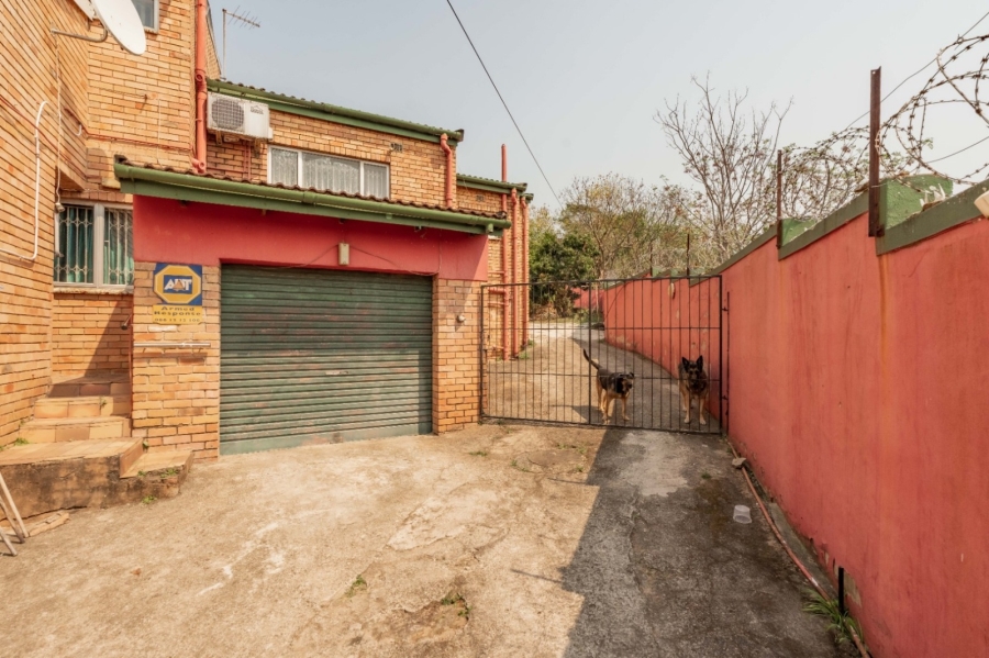 7 Bedroom Property for Sale in Reservoir Hills KwaZulu-Natal