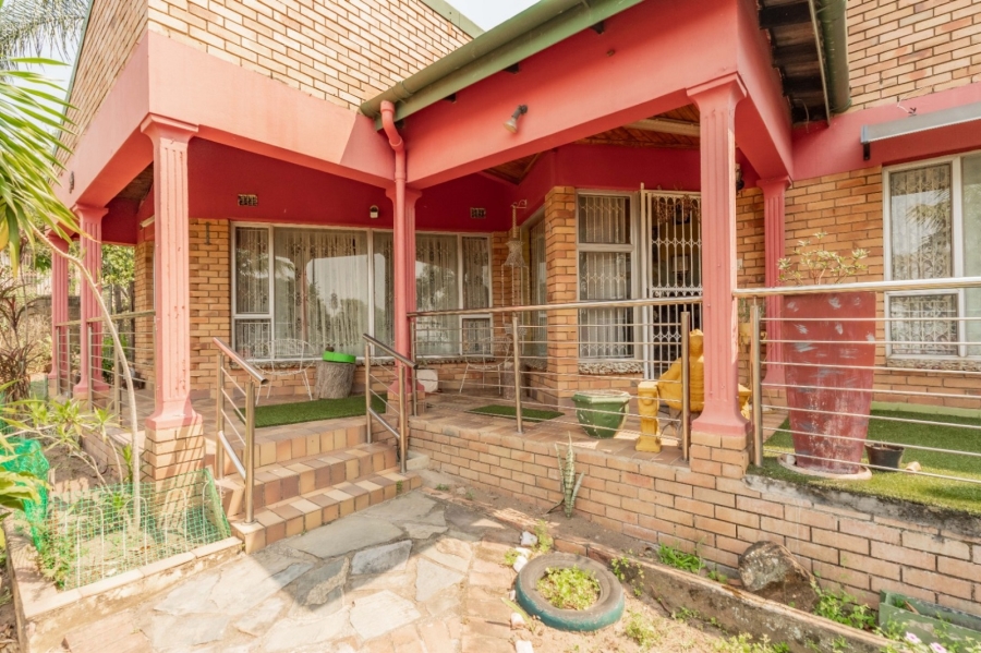 7 Bedroom Property for Sale in Reservoir Hills KwaZulu-Natal