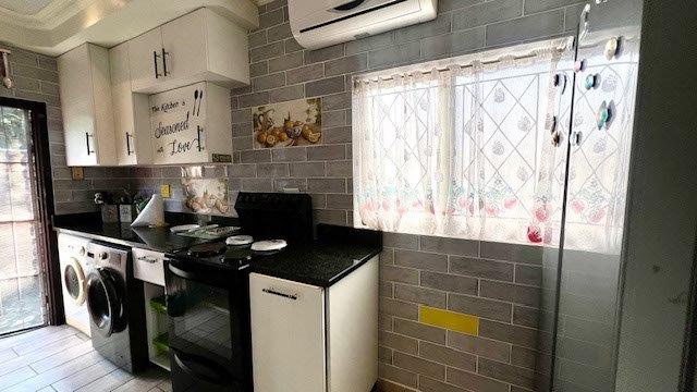 3 Bedroom Property for Sale in Uvongo KwaZulu-Natal