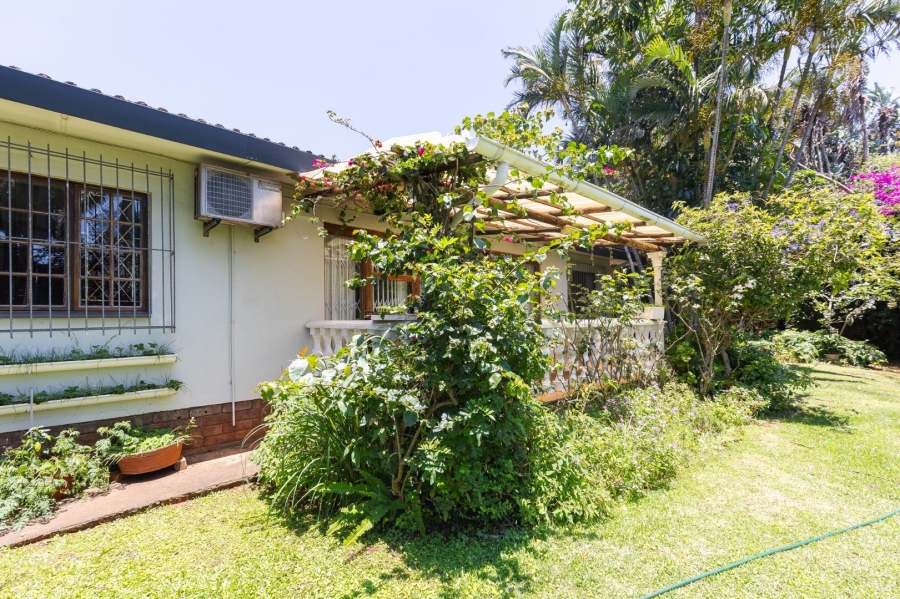 6 Bedroom Property for Sale in Uvongo KwaZulu-Natal