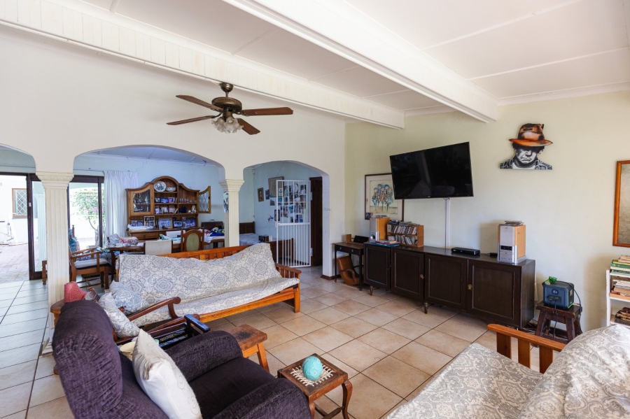 6 Bedroom Property for Sale in Uvongo KwaZulu-Natal