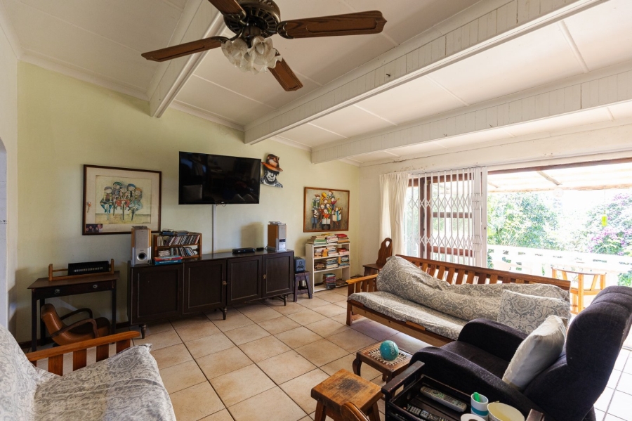 6 Bedroom Property for Sale in Uvongo KwaZulu-Natal