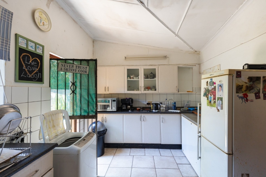 6 Bedroom Property for Sale in Uvongo KwaZulu-Natal