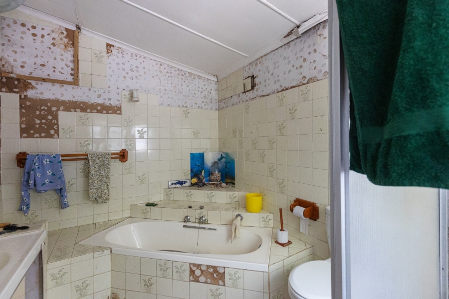 6 Bedroom Property for Sale in Uvongo KwaZulu-Natal