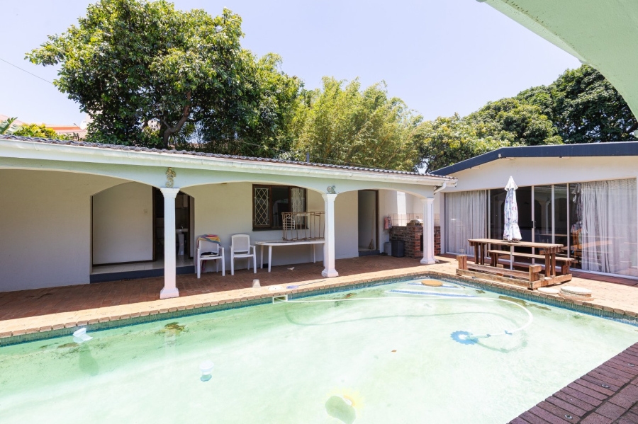 6 Bedroom Property for Sale in Uvongo KwaZulu-Natal