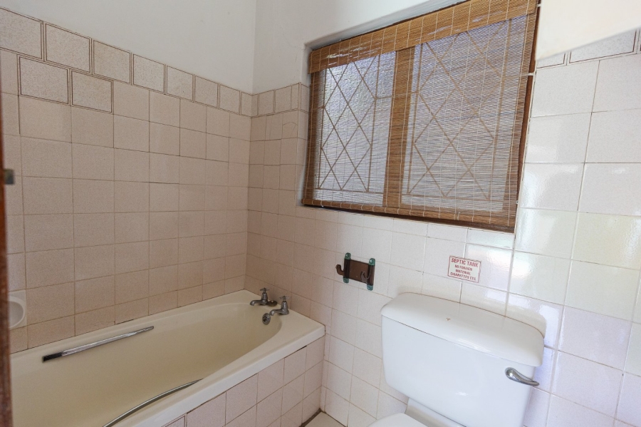 6 Bedroom Property for Sale in Uvongo KwaZulu-Natal