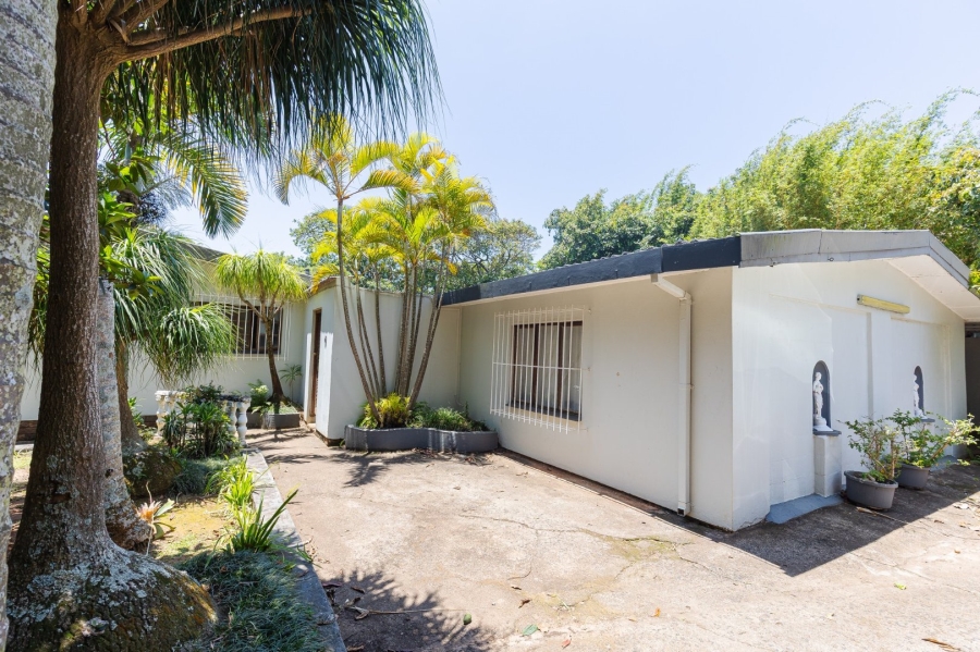 6 Bedroom Property for Sale in Uvongo KwaZulu-Natal